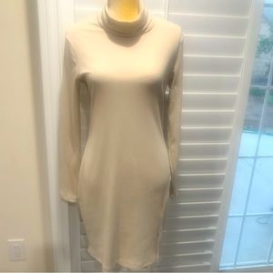 SOCIALITE TURTLENECK